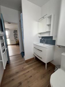 Maisons de vacances Maison avec terrasse, 10 couchages, a 200 m de la plage : photos des chambres