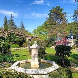 Maisons de vacances Gite en Ardeche Meridionale - Les Berberis : photos des chambres