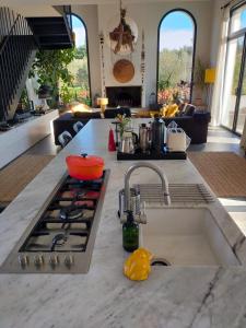 Maisons d'hotes Mas de charme au pied des Alpilles : photos des chambres