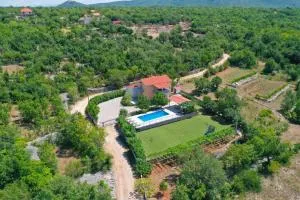 House with pool šestanovac - Žeževica