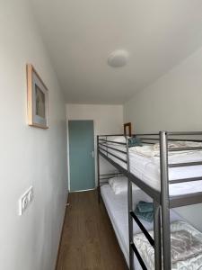 Maisons de vacances Maison avec terrasse, 10 couchages, a 200 m de la plage : photos des chambres