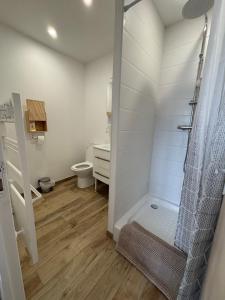 Maisons de vacances Maison avec terrasse, 10 couchages, a 200 m de la plage : photos des chambres