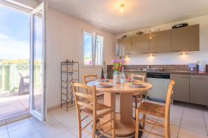 Appartements T3 au calme avec terrasse : photos des chambres