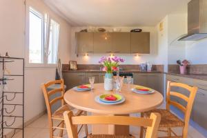 Appartements T3 au calme avec terrasse : photos des chambres