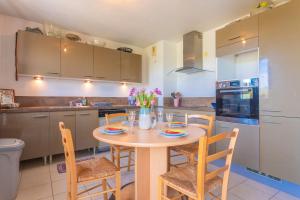 Appartements T3 au calme avec terrasse : photos des chambres