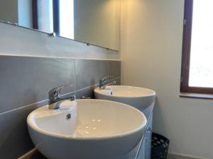 Villas Evasion ensoleillee avec jacuzzi a Cazedarnes : photos des chambres