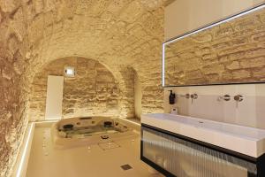 Divine Couture - Suite Cambon