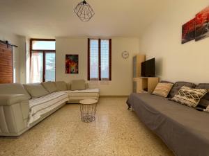 Villas Evasion ensoleillee avec jacuzzi a Cazedarnes : photos des chambres