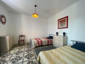 Villas Evasion ensoleillee avec jacuzzi a Cazedarnes : photos des chambres