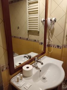 Quadruple Room with Private Bathroom