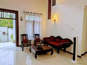 3 Bed House - Wifi Parking 10minBeach