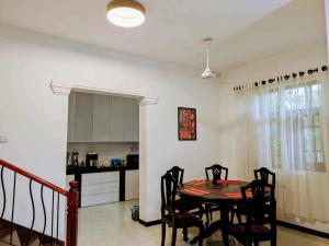 3 Bed House - Wifi Parking 10minBeach
