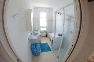 The Family Haven, large suite a few steps from the lake, with garage!