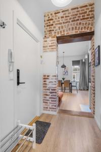 DINBNB Apartments l Stylish Apartment - Fireplace & Fully Equipped