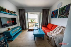 Peaceful Valley Views, a Short Walk from the Coast