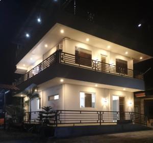 RRJJs TRANSIENT - A minute walk away from the beach