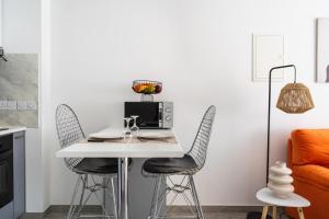 Tangerine Modern 1-BR Apartment in Larnaca