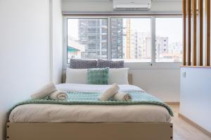 Tangerine Modern 1-BR Apartment in Larnaca