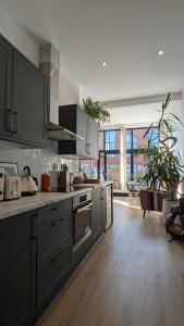 Tranquil & Bright by The Canal