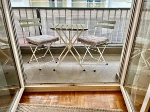 Cozy 2 Bedroom Condo by Waterfront & Metro