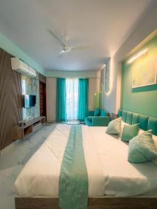 Modern Retreat with Stunning City View