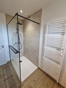 Maisons de vacances Maison plain-pied 4 chambres Graye sur mer plage a 700 m : photos des chambres