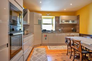 Finest Retreats - Beau View at Gadlys House