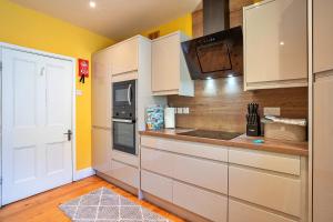 Finest Retreats - Beau View at Gadlys House