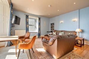 Finest Retreats - Waters Edge at Gadlys House