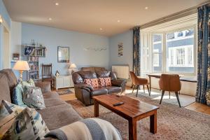 Finest Retreats - Waters Edge at Gadlys House