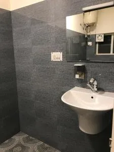 Spacious 3 bedroom - - heart of city - peaceful - Trippapur