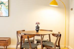 Serene Garden Flat - Steps from Tower Bridge