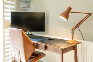 Serene Garden Flat - Steps from Tower Bridge