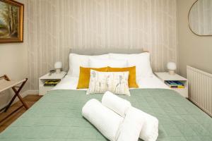 Serene Garden Flat - Steps from Tower Bridge