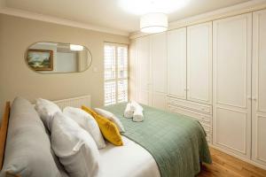 Serene Garden Flat - Steps from Tower Bridge