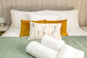 Serene Garden Flat - Steps from Tower Bridge