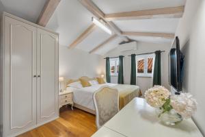 Studio Apartment - Palmoticeva Street 2 room in Apartments More