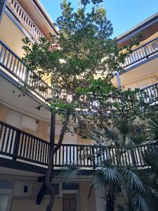 Studio dans une tour mythique à port grimaud