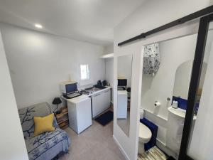 Studio dans une tour mythique à port grimaud