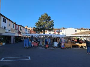 Studio dans une tour mythique à port grimaud