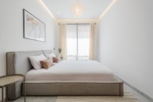 Stylish and Central Downtown Retreat