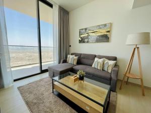 Jvc 1br Apartment Modern Comfort, Pool, Parking