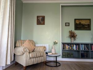 Country house holiday with a tennis court!