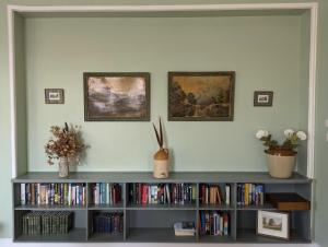 Country house holiday with a tennis court!