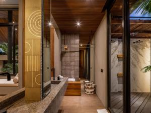 House of Winds Complex - Lush 9BR Exotic Escape - 3x3BR Villas near Canggu