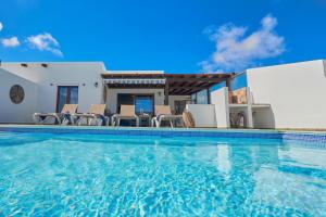 Villa Vino, Los Altos - Heated Pool, AC, Panorama Sea Views