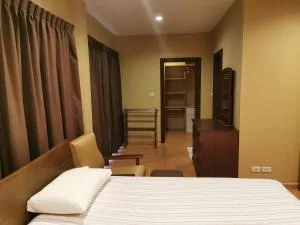 Room in Guest room - Charming Room in Muaeng Chonburi House with Garden View - Ban Rong Khoei