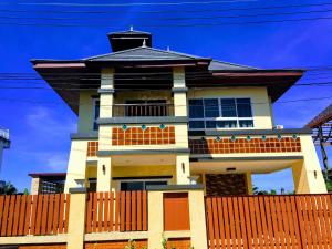 Charming Room in Muaeng Chonburi House with Garden View