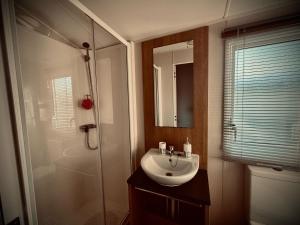 Cosy Quiet Caravan By The Sea