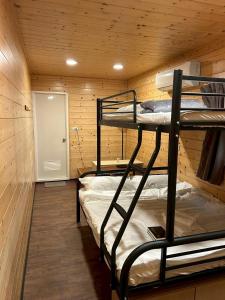 B&B American Style cabin 5 minutes from the sea